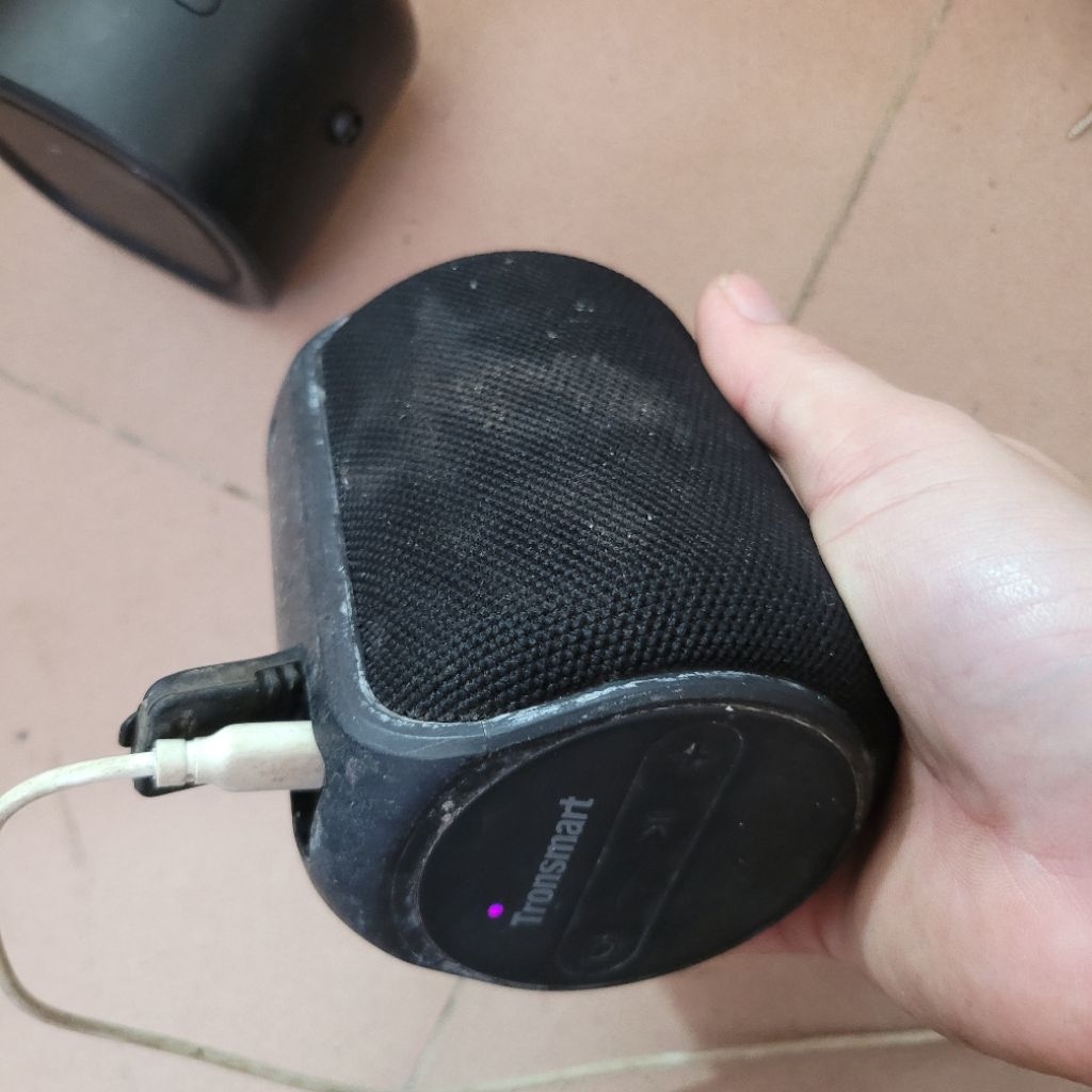 loa bluetooth tronsmart t6 mini lỗi hỏng pin còn dùng được
