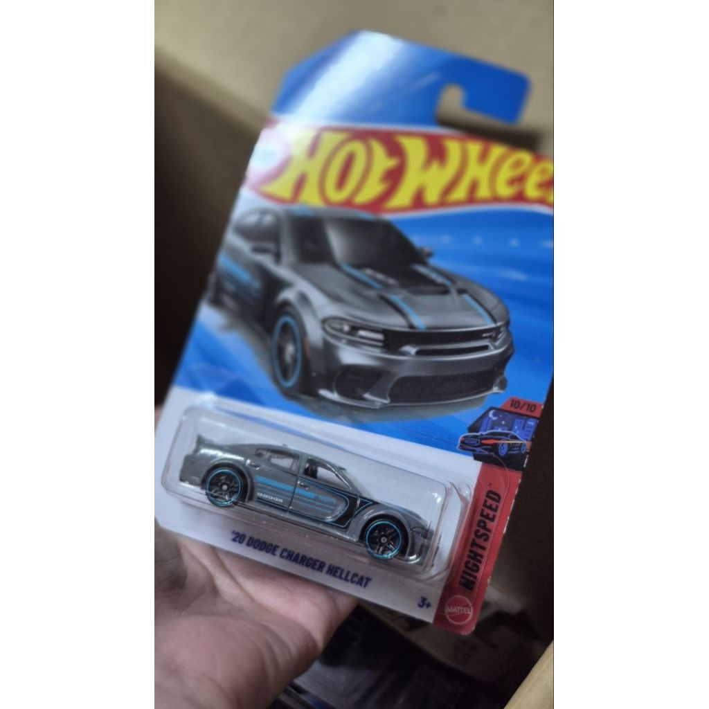 Mô hình xe đồ chơi HotWheels 20 Dodge Charger Hellcat