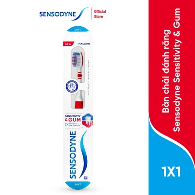 Bàn chải đánh răng SENSODYNE Sensitive & Gum với lông bàn chải mềm, giúp làm sạch răng nhẹ nhàng và bảo vệ nướu