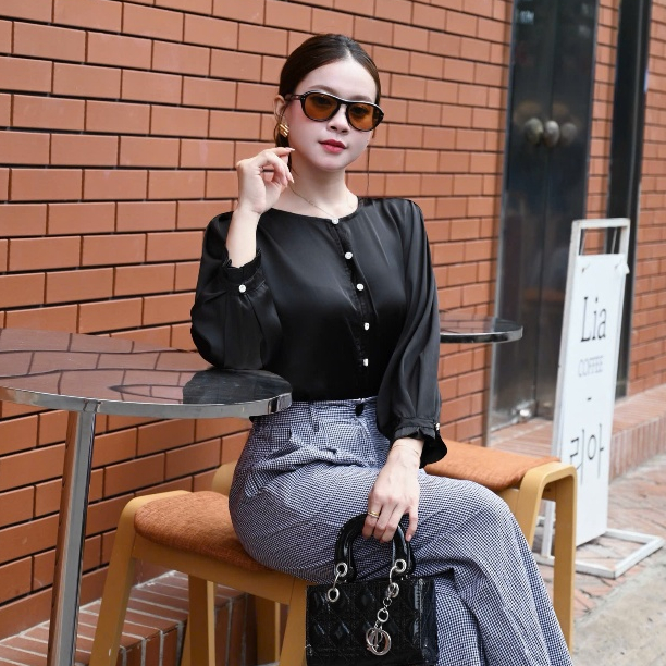Áo sơ mi lụa mềm  cổ tròn công sở nữ Mepi. Áo lụa tơ tay dài gài nút