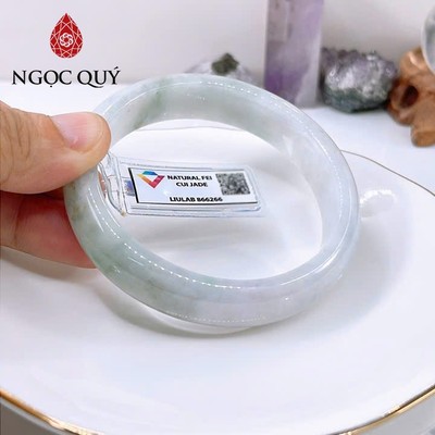 Vòng cẩm thạch A - Ngọc phỉ thúy type A bản hẹ màu trắng điểm xanh dầu ni 55-60 LM113(kèm kđ type A)- Ngoc Quý