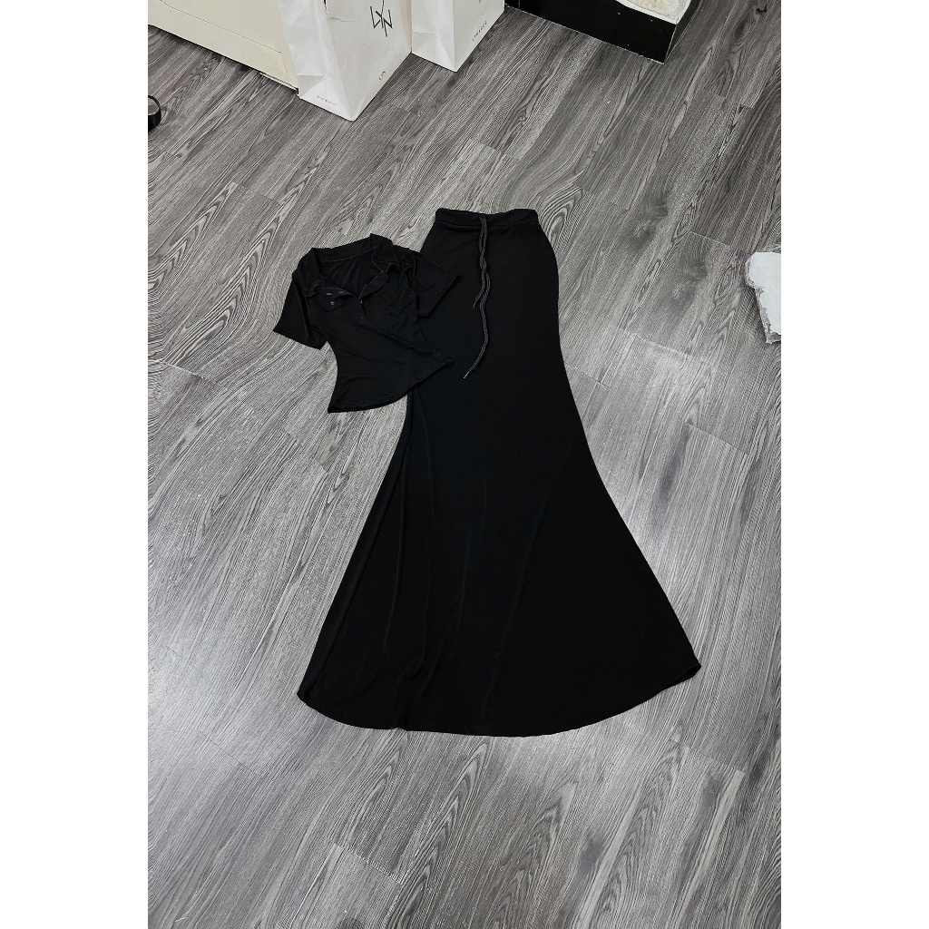Set Đầm Body Nữ Ngắn Tay Dáng Dài KANOMY D261, Kèm Chân Váy Body Nữ Cổ V Phối Nút Đi Chơi Đi Tiệc | BigBuy360 - bigbuy360.vn