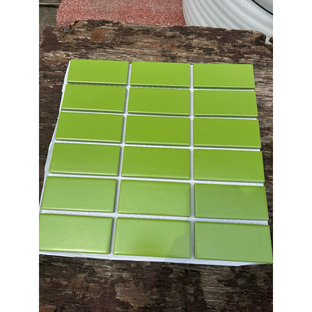 Gạch mosaic thẻ xanh olive cao cấp. gạch mosaic thẻ xanh 30cm