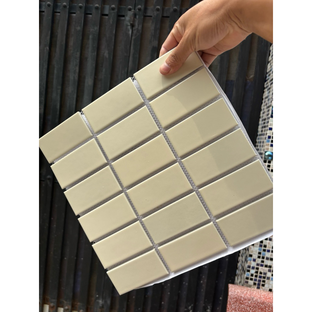 Gạch thẻ gốm sứ cao cấp màu Be 301. gạch mosaic thẻ