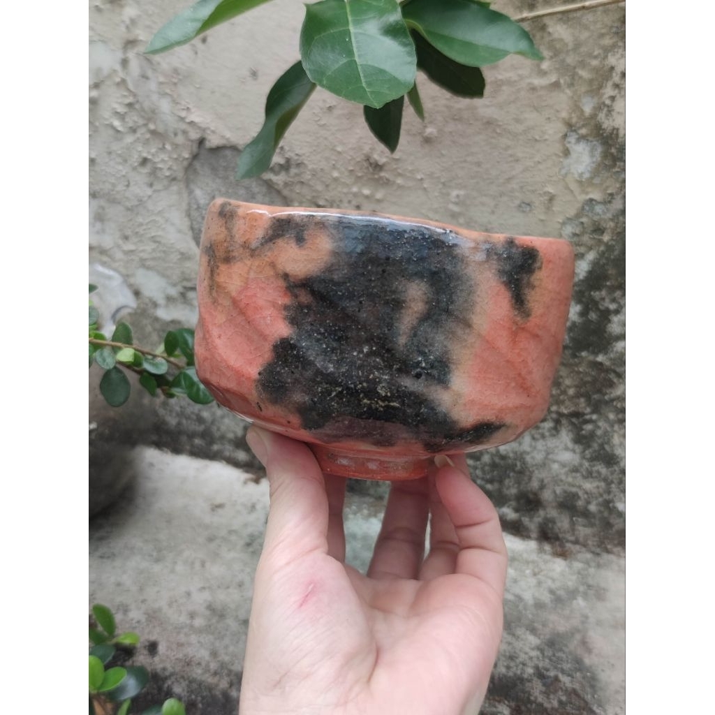 Bát chawan raku hồng và ang mộc men rạn cốt dày