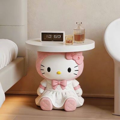 HelloKitty, sofa, tủ TV, mấy cái khay đầu giường, đồ trang trí Hello Kitty, đồ trang trí lớn.