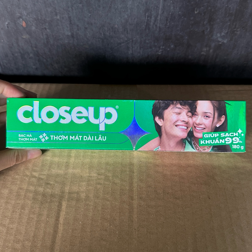 Kem đánh răng Closeup bạc hà 180g