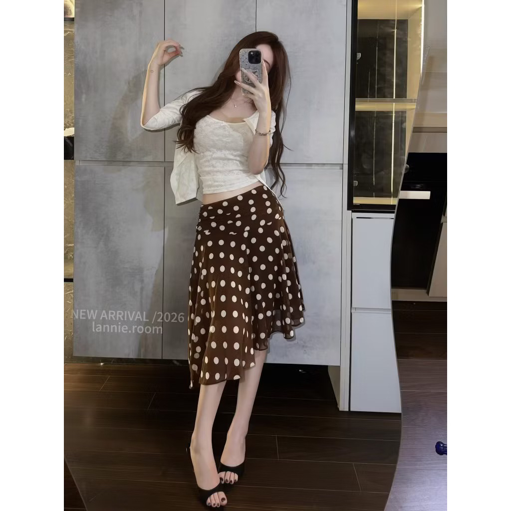 [JYNNA SET sẵn ship] Set áo 2 dây ren đính nơ kèm khoác mix chân váy chấm bi nâu lệch tà cách điệu | BigBuy360 - bigbuy360.vn
