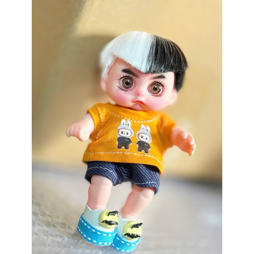 mẫu bé trai 5in trang điểm