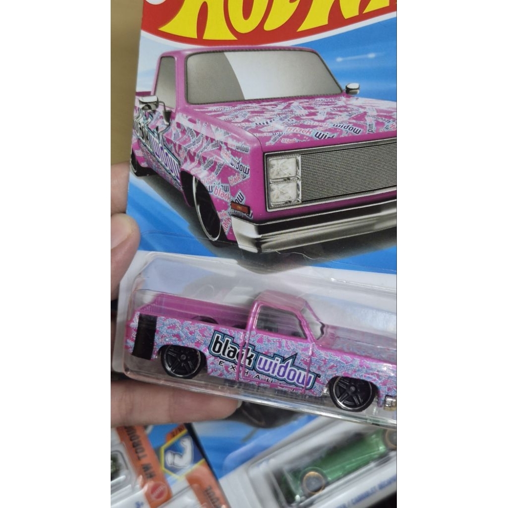 Mô hình xe đồ chơi HotWheels Chevy Silverado - Black Widow