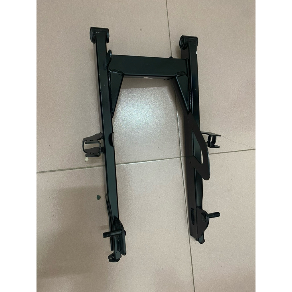 càng sau xe máy cúp kiểng đời mới lắp vừa cho xe việt thái