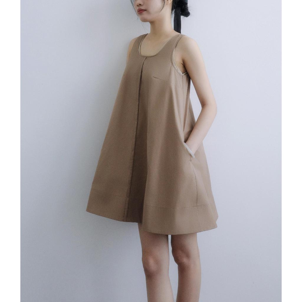 IVORYA - Đầm Nữ Màu Nâu Form Rộng Không Tay - YD9794B
