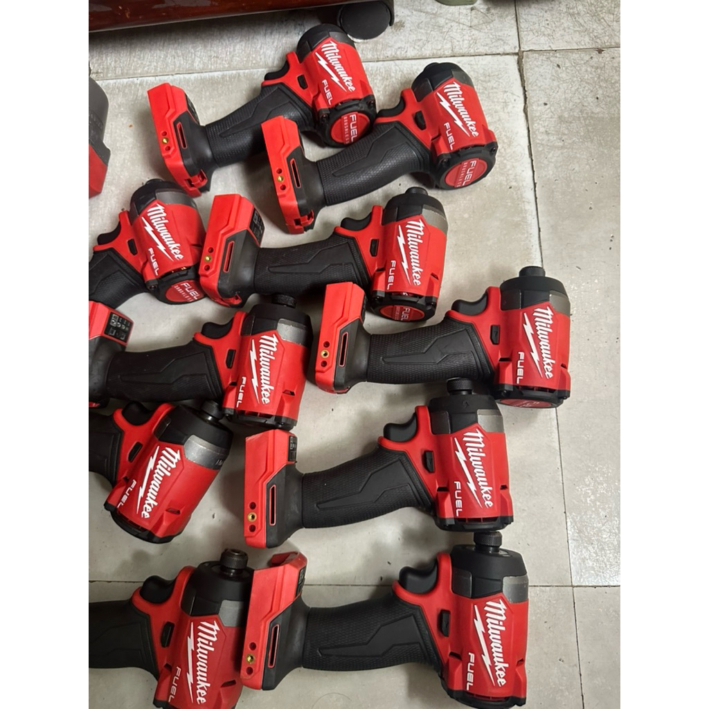 Chuyên bắn vít Milwaukee 2953-20 lực 226N/m ko than, 4 cấp lực. Hàng bãi tuyển đẹp, Chính hãng.