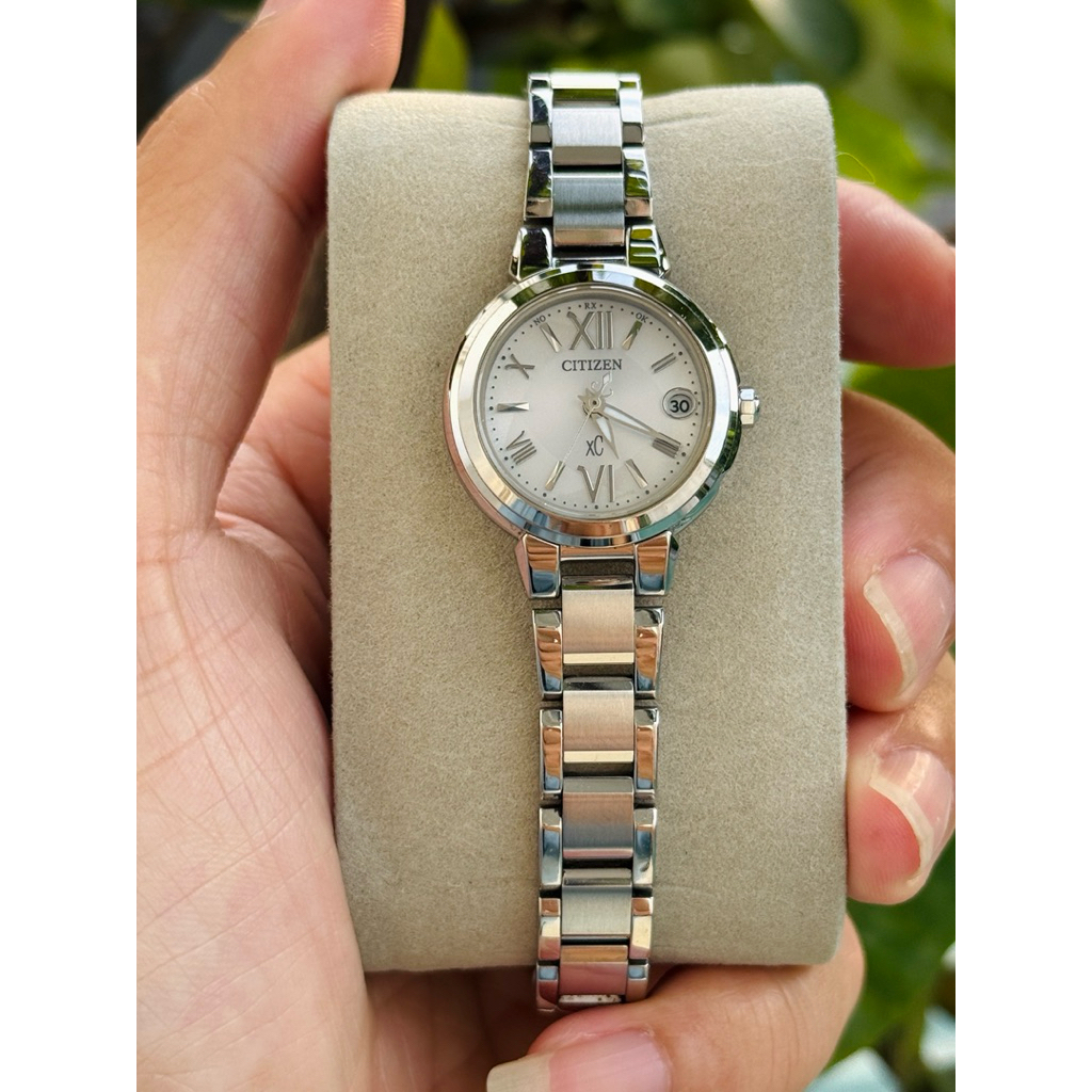 Đồng hồ Nữ Citizen xC pin năng lượng, kính saphia cao cấp, độ mới hoàn hảo