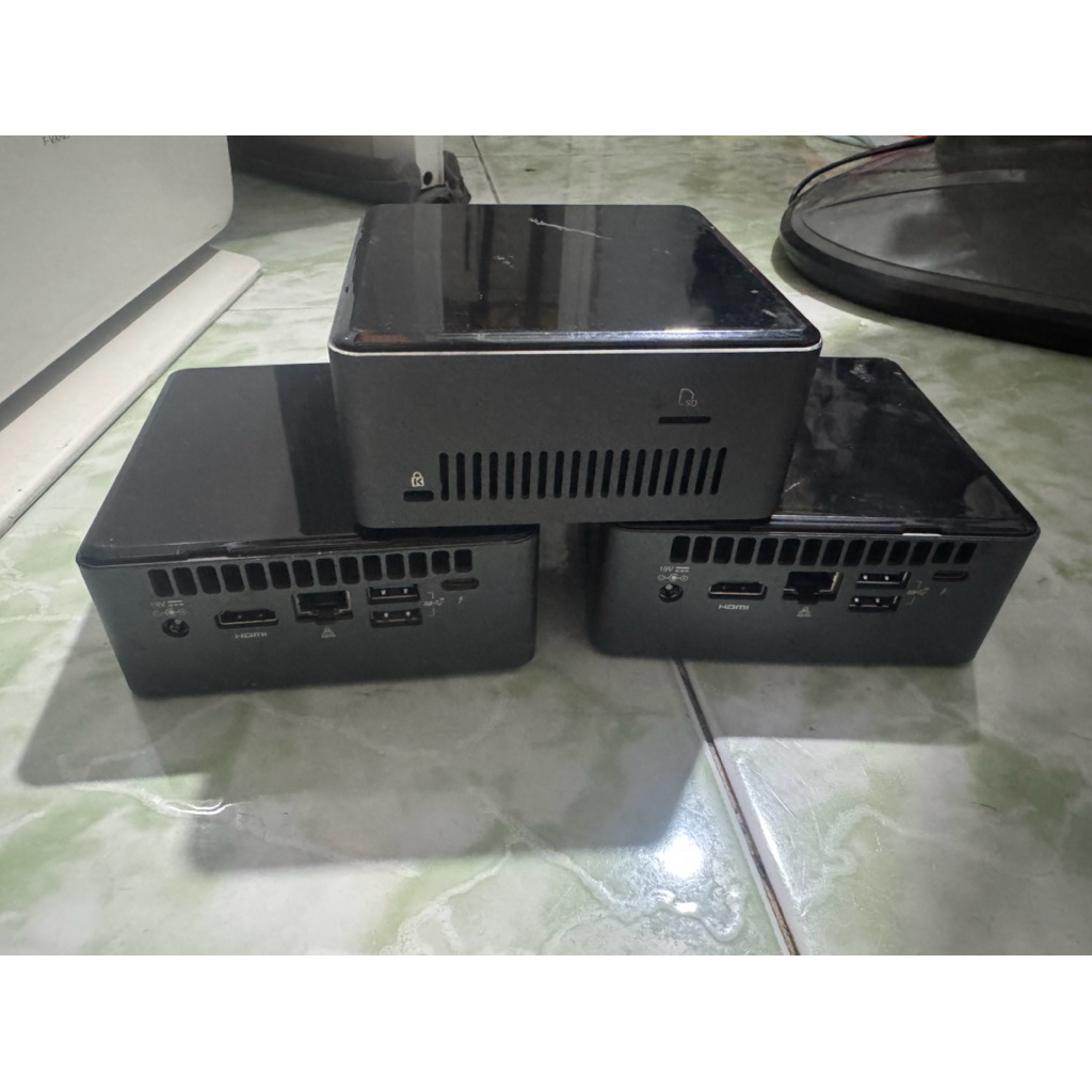 Nuc intel mini- pc mini siêu nhỏ gọn chỉ chưa to bằng gang tay