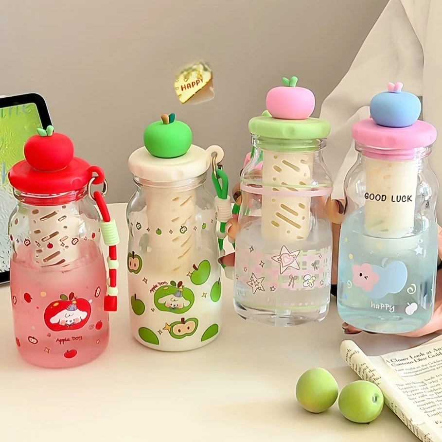 Bình Nước Quả Táo 600ML Kèm Dây Đeo Siêu Cute Và Lõi Lọc Trà LILA BNFRU58