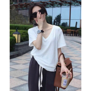 Áo thun phom rộng vừa cổ tim