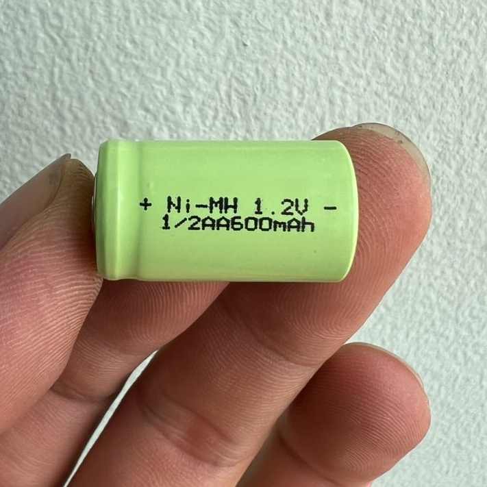 Pin Sạc Ni-MH 1.2V 600mAh Kích Thước 1/2AA gắn chân hàn