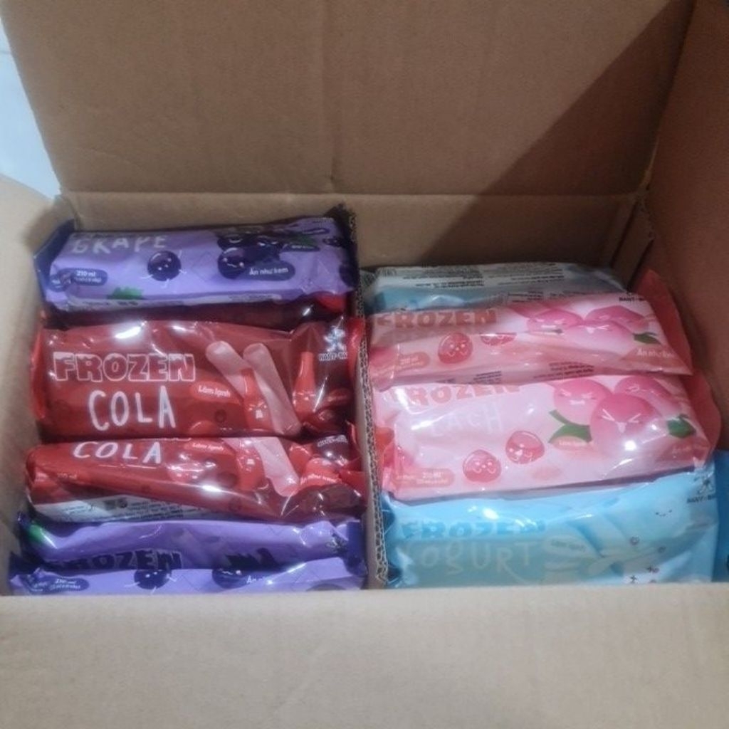 Thùng 24 túi nước giải khát Want Want Frozen túi 210ml (35ml×6 cây )