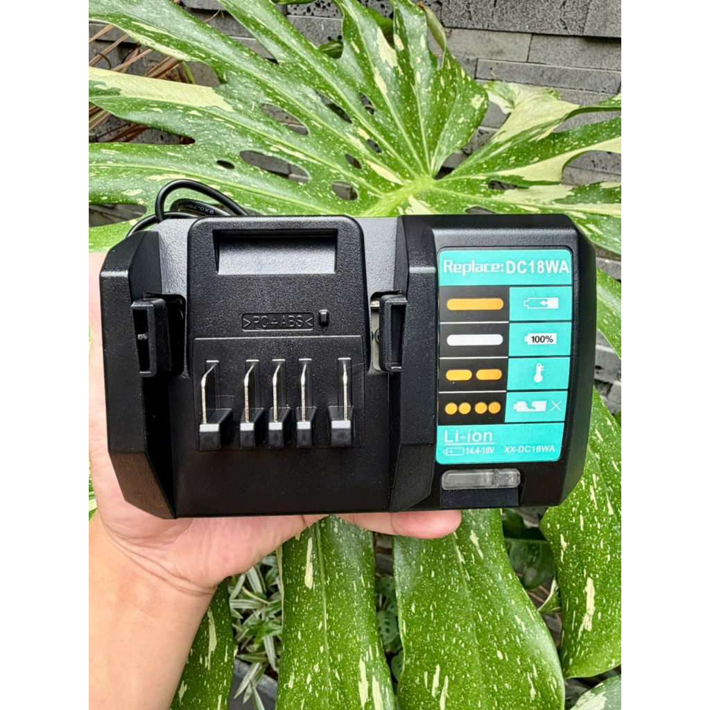Sạc Makita DC18WA 14V-18V max nhận sạc zin.