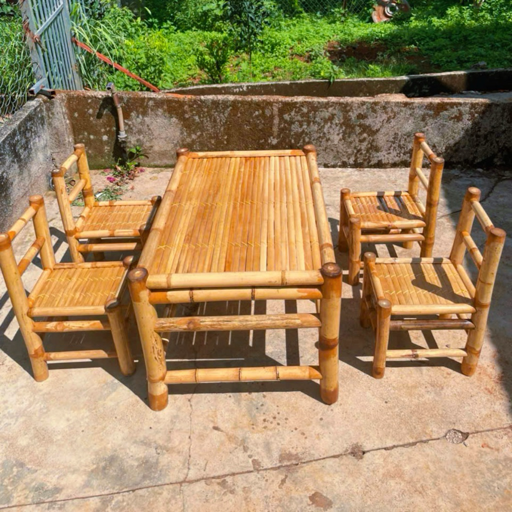 Bộ bàn ghế tre kích thước 60x90 cao 50 gồm 1 bàn 4 ghế có tựa lưng.bàn uống trà,bàn cafe