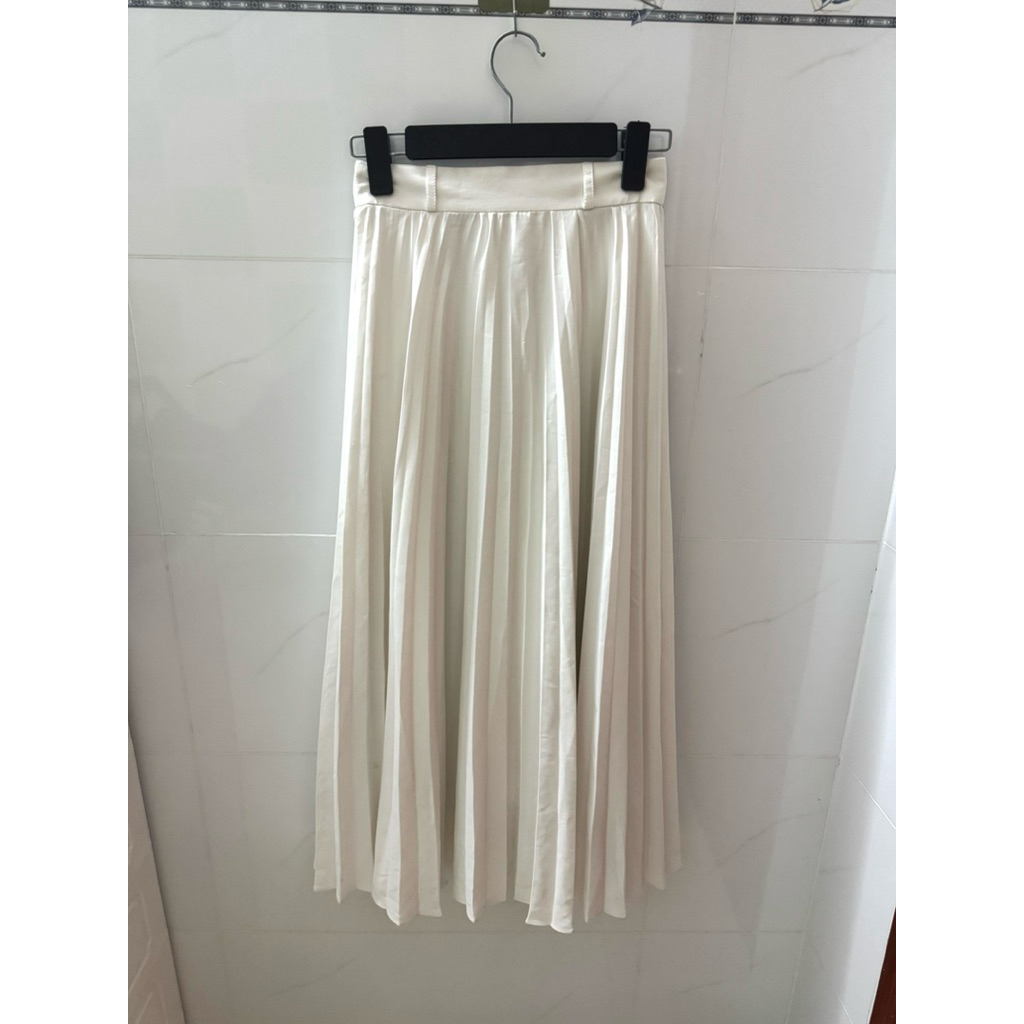 Pass / thanh lý chân váy xếp li trắng TRIOJI size Xs