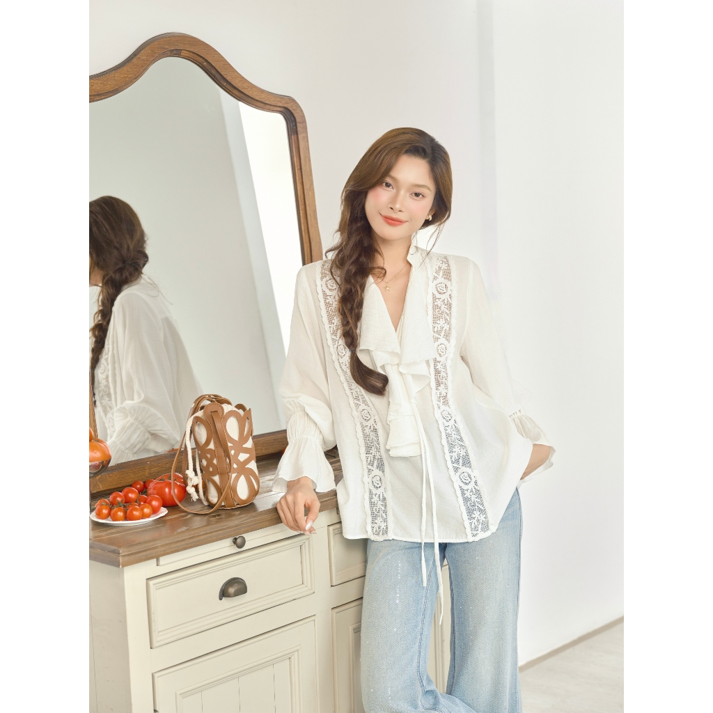 Áo Sơ Mi Dáng Suông Thiết Kế Cổ V Phối Bèo Tay Phồng Chun Tay Chất Liệu Đũi Lụa Phối Ren - Lala Shirt | BigBuy360 - bigbuy360.vn