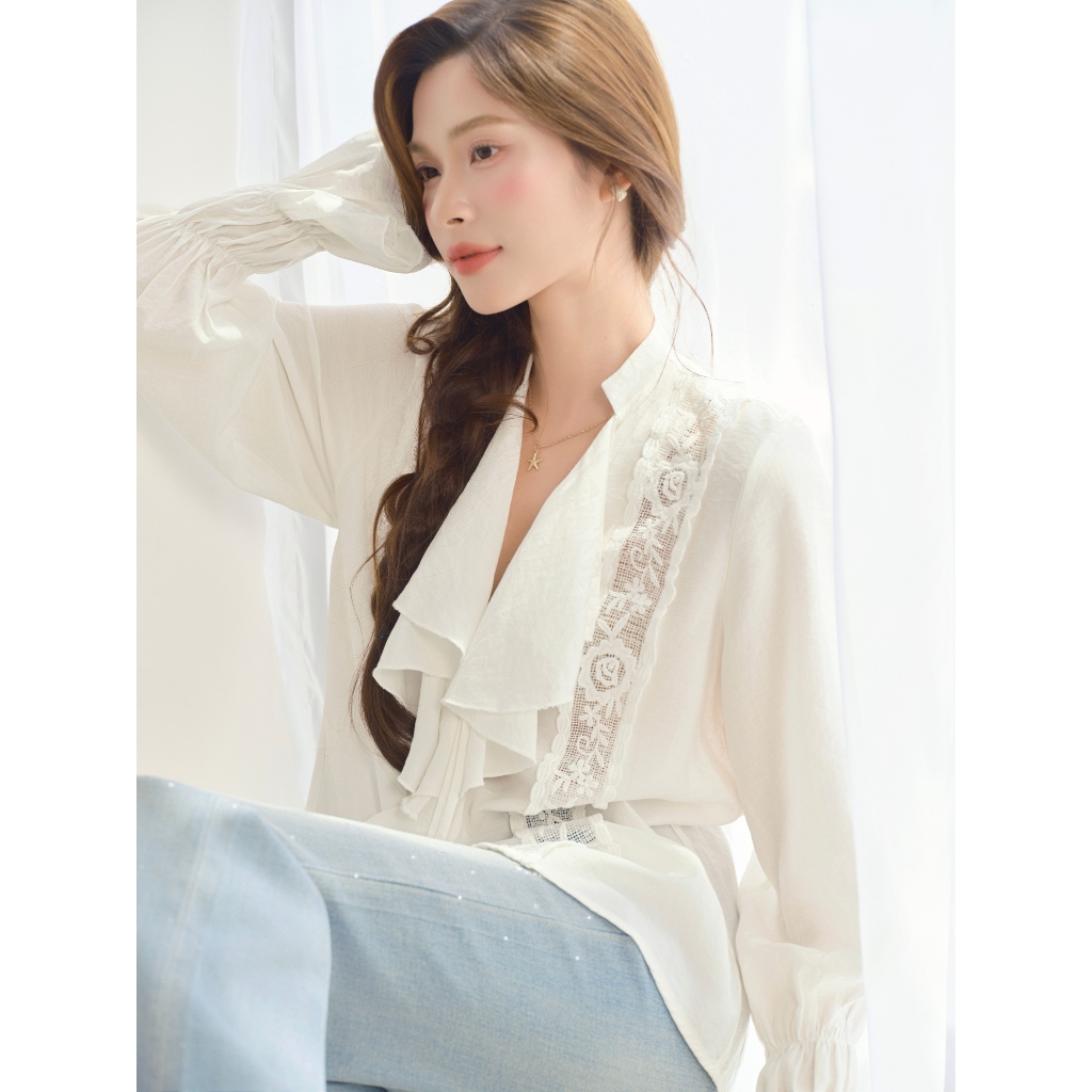 Áo Sơ Mi Dáng Suông Thiết Kế Cổ V Phối Bèo Tay Phồng Chun Tay Chất Liệu Đũi Lụa Phối Ren - Lala Shirt | BigBuy360 - bigbuy360.vn