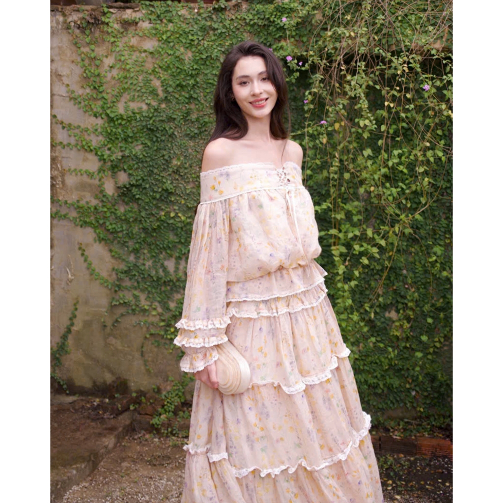 𝗖𝗹𝗼𝘁𝗵𝗲𝘀 𝗕𝗮𝗿 - Set Billie (Fresco Memory) | Set áo trễ vai tay phồng & chân váy tầng xoè dài
