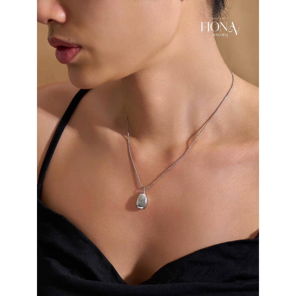 Vòng cổ dây chuyền nữ Pebble thanh lịch tối giản Fionaa Jewelry thép Titan không gỉ