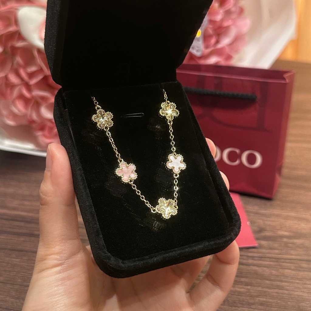 Vòng tay nữ LENA charm hoa 5 cánh may mắn mạ vàng DECOCO ( kèm Túi giấy + Hộp + Thiệp) | BigBuy360 - bigbuy360.vn