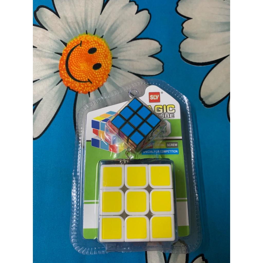 Rubik 3x3 kèm móc gắn chìa khoá rubik mini