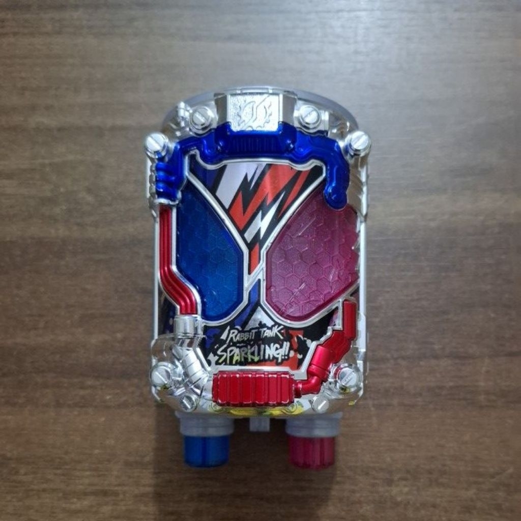 Mô hình đồ chơi Kamen Rider Build - DX BottelRabbitTank Sparkling