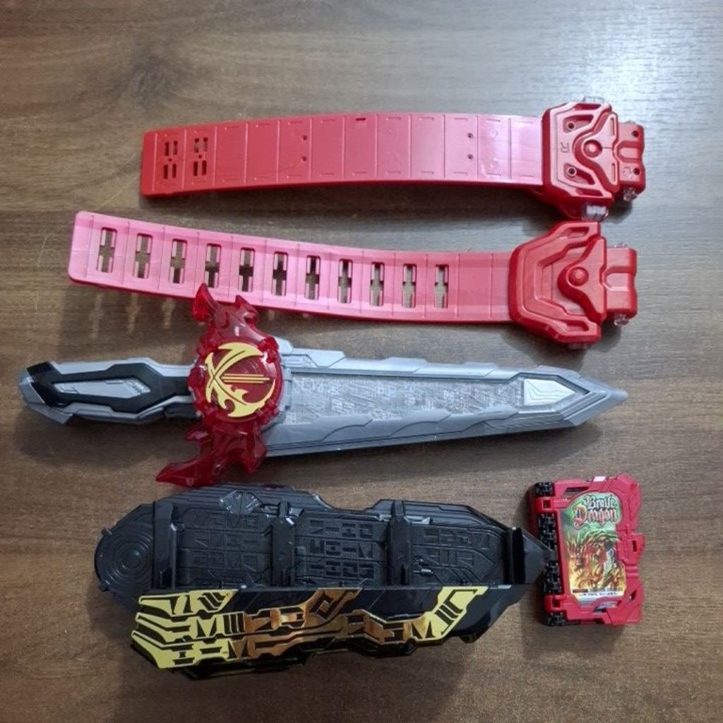 Mô hình đồ chơi Kamen Rider Saber - DX Seiken Driver