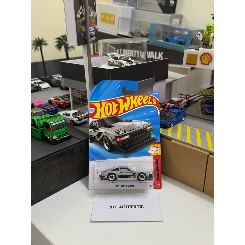 Xe Hotwheels 82 TOYOTA SUPRA