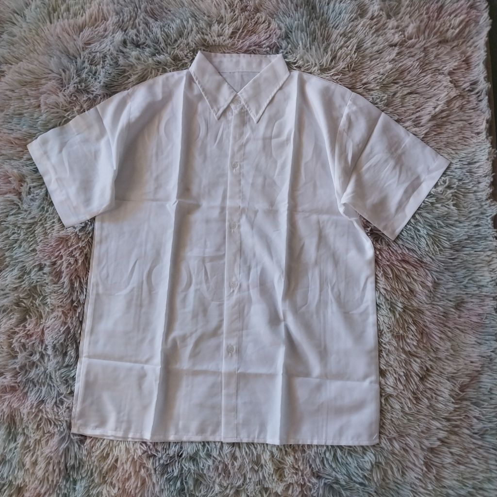 Áo sơ mi nữ tay ngắn.   New.  M68