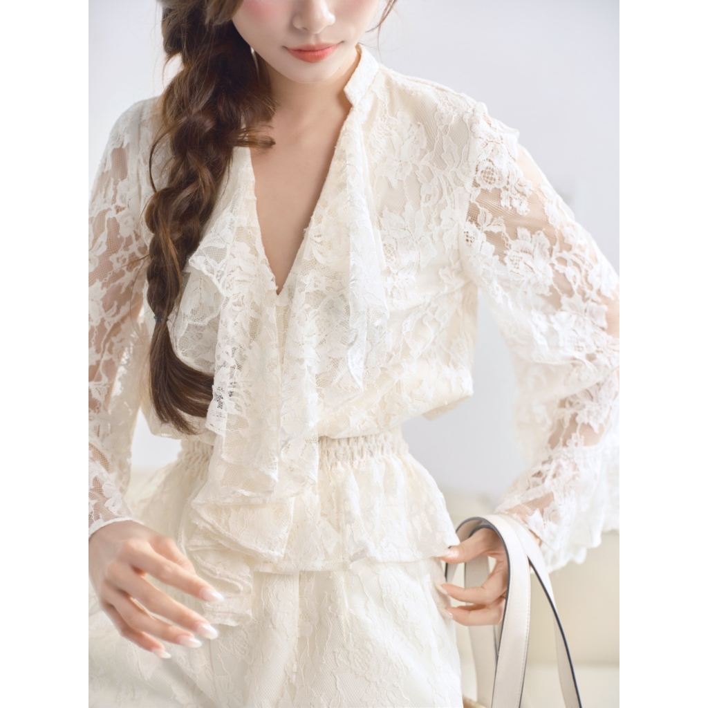 Áo Kiểu Ren Cổ Phối Bèo Chun Eo Tôn Dáng Tay Áo Dáng Loe Dài Màu Kem Đi Chơi Đi Làm Thanh Lịch - Sully Shirt | BigBuy360 - bigbuy360.vn
