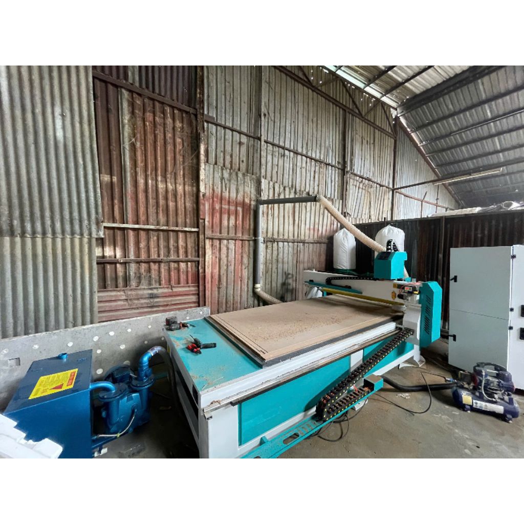 máy CNC 1 đầu V5, có hút chân không