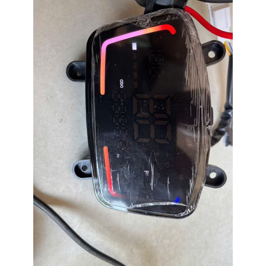 Đồng hồ của xe điện Vespa đời mới thẻ từ NFC