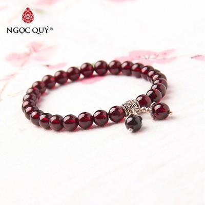Vòng tay đá Garnet tự nhiên phối charm - Mẫu VC0344 - Ngọc Quý