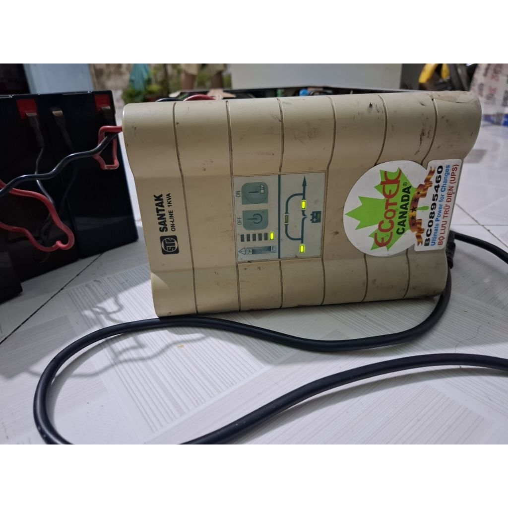 UPS santak C1K Công suất 700w đã qua sử dụng hàng cũ theo năm tháng