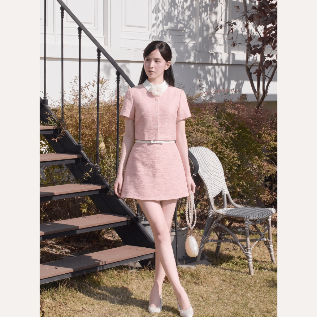 Set váy tiểu thư hồng pastel cổ cài hoa phối chân váy chữ A cao cấp Linly Store | BigBuy360 - bigbuy360.vn