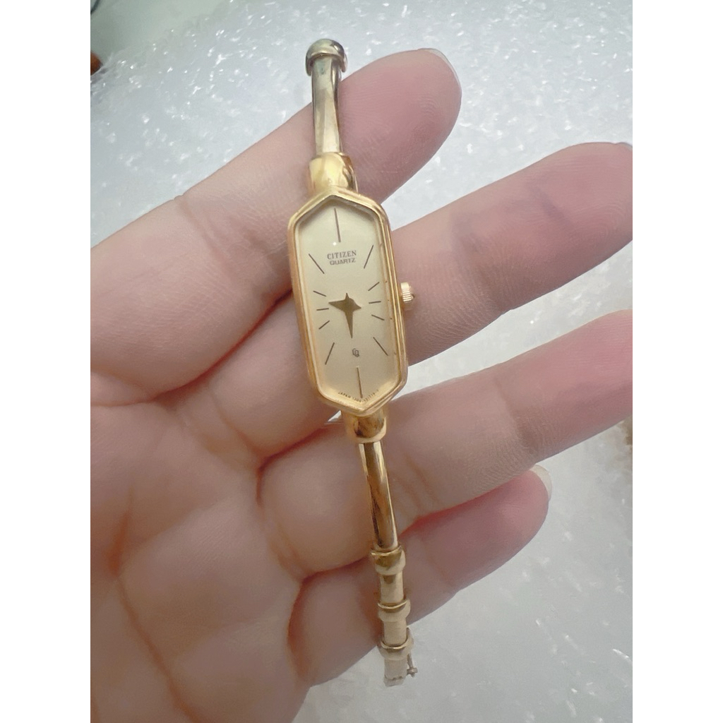 đồng hồ nữ hiệu citizen Quartz