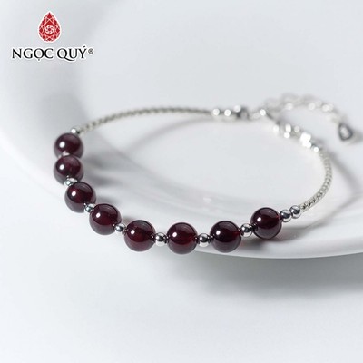 Vòng tay đá Garnet tự nhiên phối charm - Mẫu VC0336 - Ngọc Quý