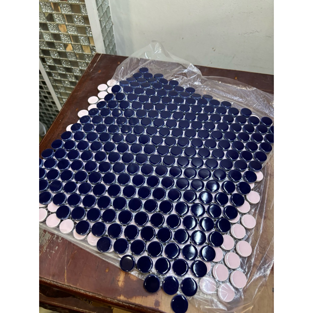 Gạch mosaic hạt tròn xanh đậm. gạch mosaic tròn men bóng