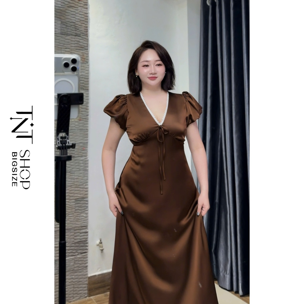 ĐẦM LỤA TAY PHỒNG BIGSIZE PHỐI REN CỔ V THẮT DÂY DÁNG DÀI[TNT SHOP BIGSIZE 60KG 90KG] | BigBuy360 - bigbuy360.vn