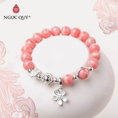 Vòng tay đá Đào hoa tự nhiên phối charm - Mẫu VC0320 - Ngọc Quý