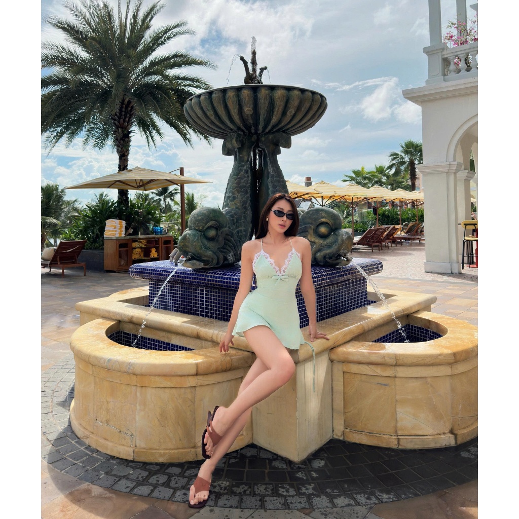 𝑵𝑰𝑵𝒀𝑺𝑴𝑼𝑺𝑬 - Đầm lụa cổ V viền ren sexy trendy Jade Dress