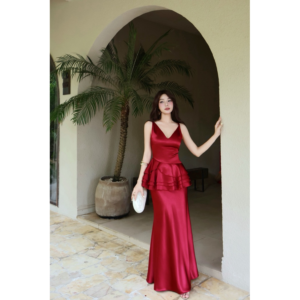 𝗦𝗔𝗡𝗗𝗜 𝗥𝗢𝗦𝗘́ | Set váy/đầm lụa dự tiệc đỏ burgundy, áo xếp tầng peplum kết hợp chân váy dài thanh lịc