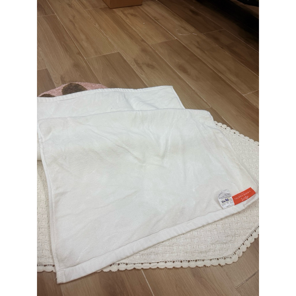 Thảm khăn dày dặn hiệu louis castel độ mới 99%